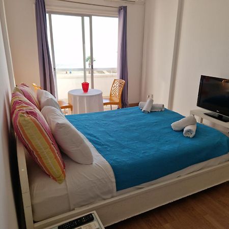 Kolonaki Seaview Apartments Larnaca Rum bild