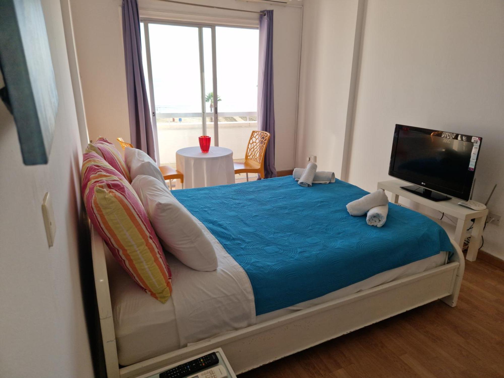 Kolonaki Seaview Apartments Larnaca Rum bild